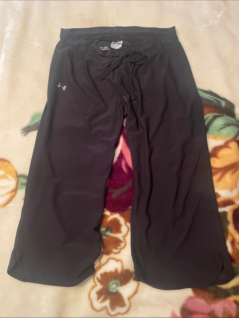 Under Armour Womens SM - Small to Medium - Black Heat Gear Athletic Capris